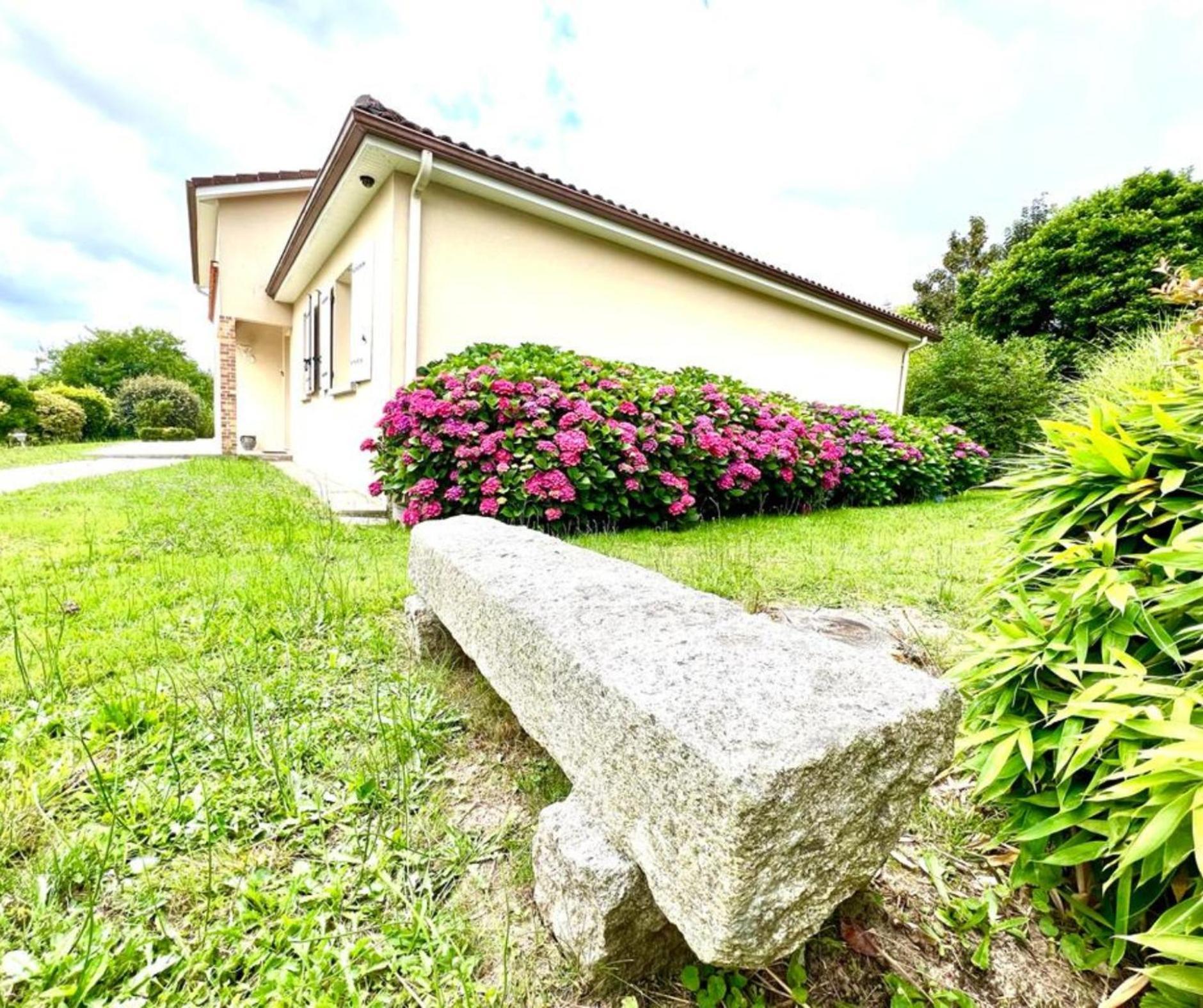 La Garde Familiale Et Spacieuse Couzeix Exterior foto