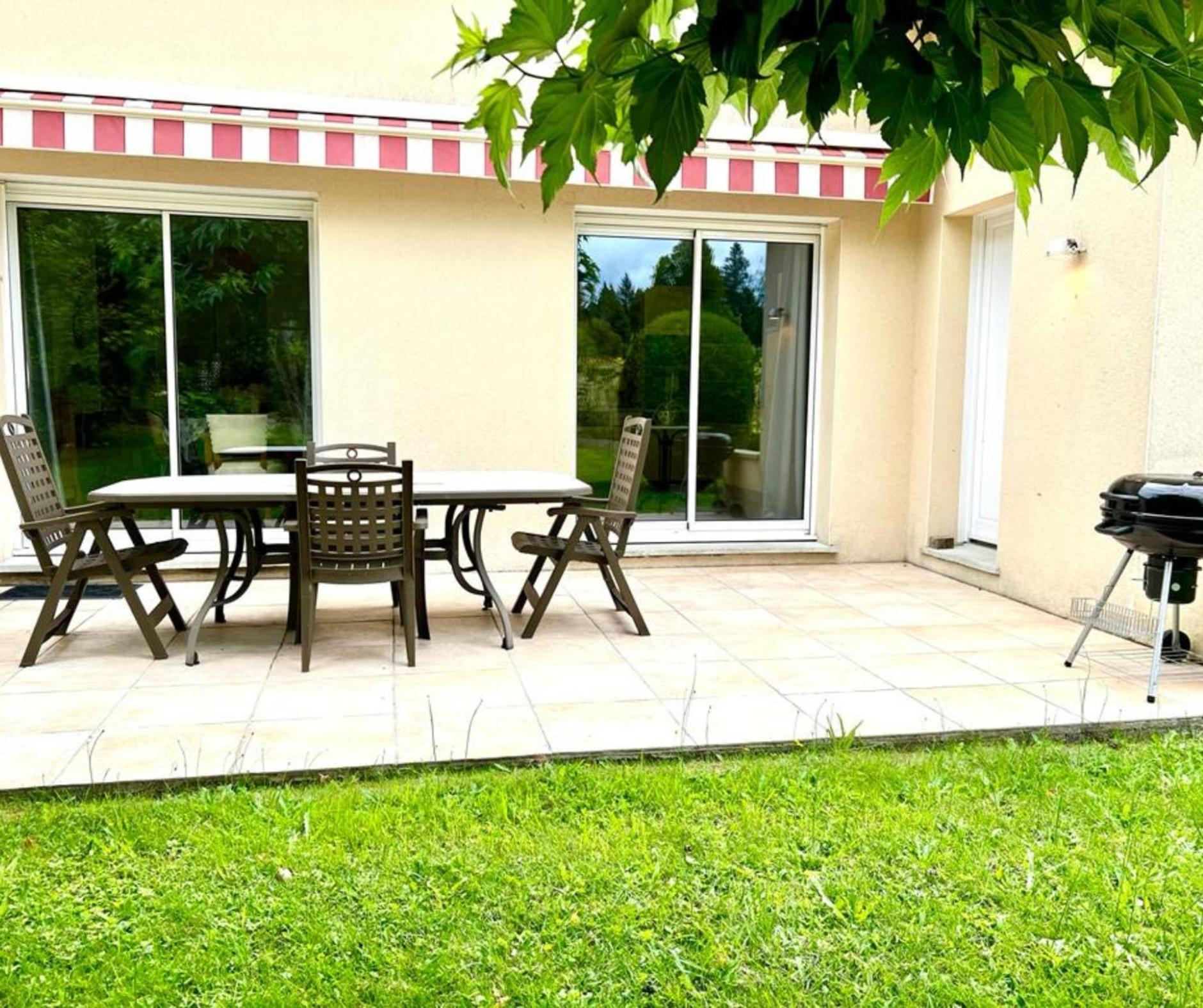 La Garde Familiale Et Spacieuse Couzeix Exterior foto